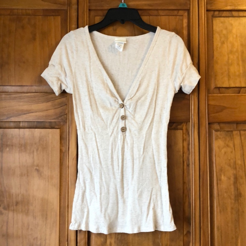 Daytrip Cream Colored Ribbed Short Sleeve Henley Small